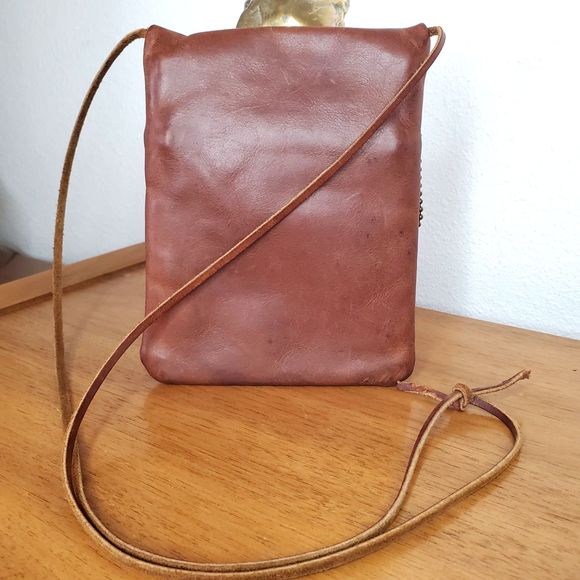 Roots Small Brown Leather Shoulder Purse Casual Wallet Canada Distressed Bag - Picture 2 of 8